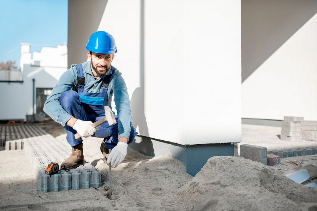 pflasterarbeiten Pflasterer in meiner Nähe, Pflasterarbeiten beauftragen, Pflasterfirma finden, Gehwegpflaster verlegen lassen, Einfahrtspflaster verlegen lassen, Terrassenpflaster verlegen lassen, Hofpflasterung planen, Pflastersteine kaufen, Pflasterarbeiten Kosten, Pflasterreparatur durchführen.