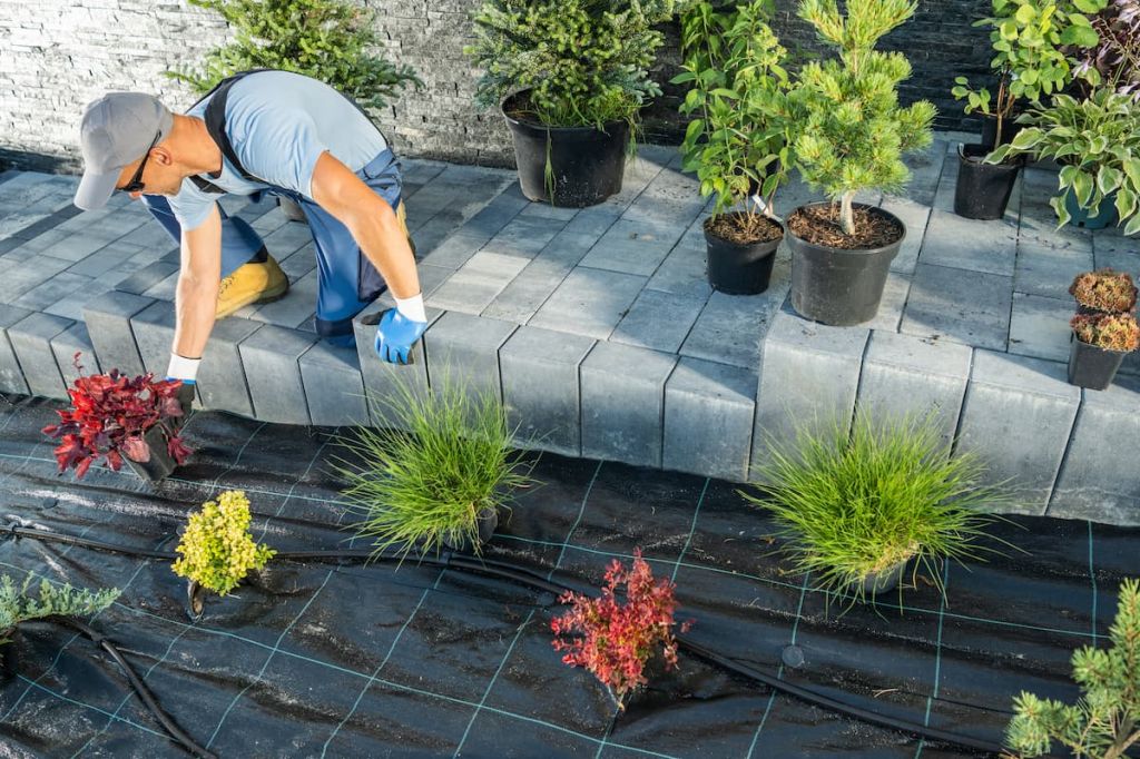 Landschaftsgestaltung, Gartenplanung, Gartenarchitektur, Außenraumgestaltung, Gartenpflege, Gartenbau, Gartenanlage, Pflanzengestaltung, Terrassengestaltung, Gartenumgestaltung.